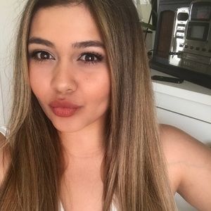 Meet your Posher, Cesia